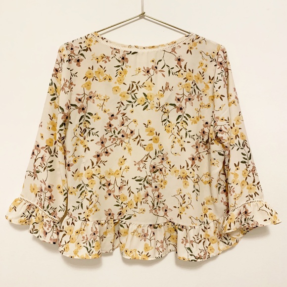 Sienna Sky Ruffle Hem Button V Neck Floral Blouse Medium - Picture 3 of 7